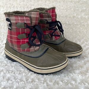 SOREL BOOTS SIZE 9, FOR WOMEN WATERPROOF